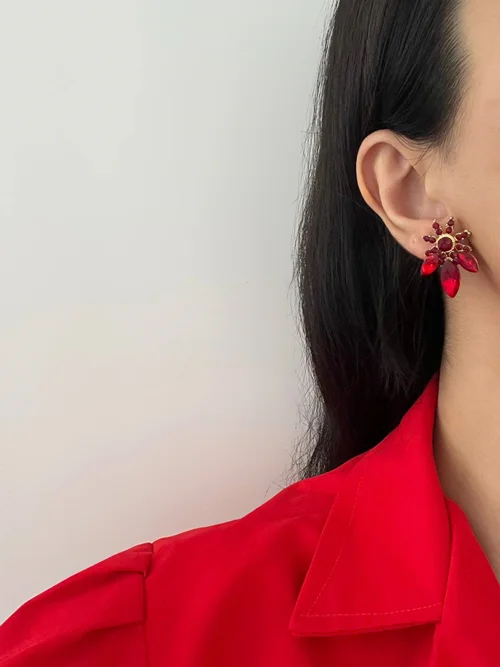 گوشواره جواهری قرمز طرح گلی