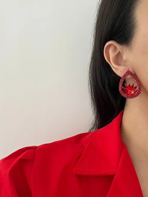 گوشواره جواهری قرمز طرح اشکی